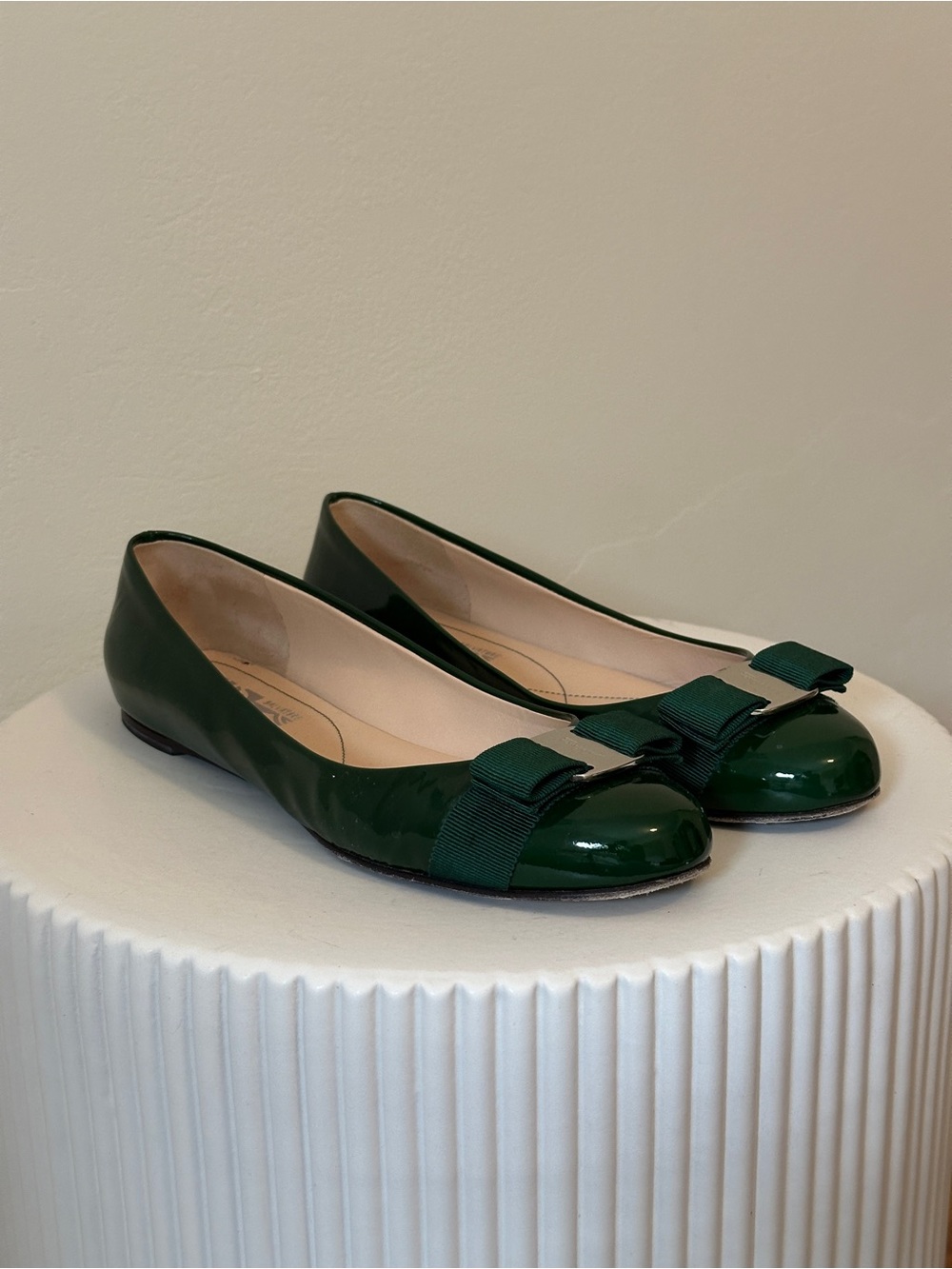 Ferragamo Varina Green Patent Bow Ballet Flats size 7.5